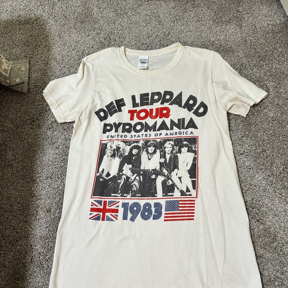 Def Leppard band tee
